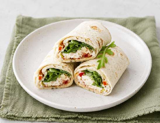 Krokante wrap met romige gerookte kip