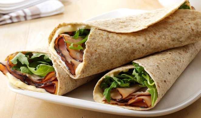 Kalkoenwrap met abrikoos en roomkaas