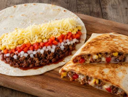 Mexicaans gekruide quesadilla met barbecuesaus