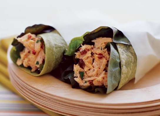 Tonijnwrap met zongedroogde tomaat
