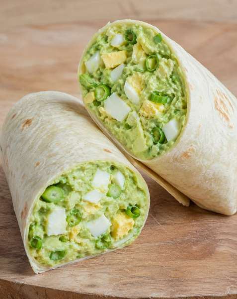 Wrap met romige avocado en ei